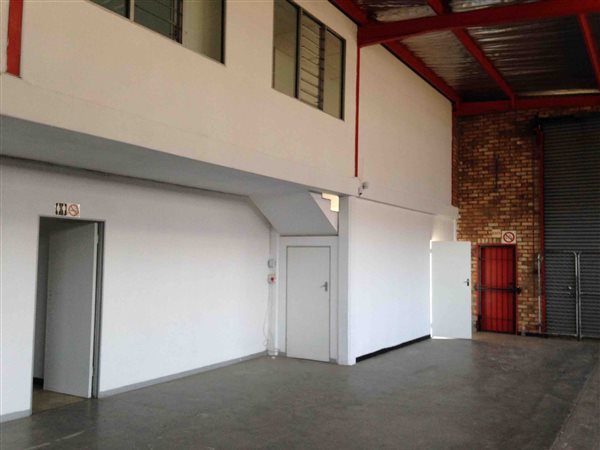 725  m² Industrial space in Strydompark