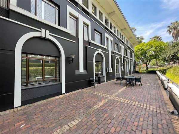 182  m² Commercial space in Hyde Park