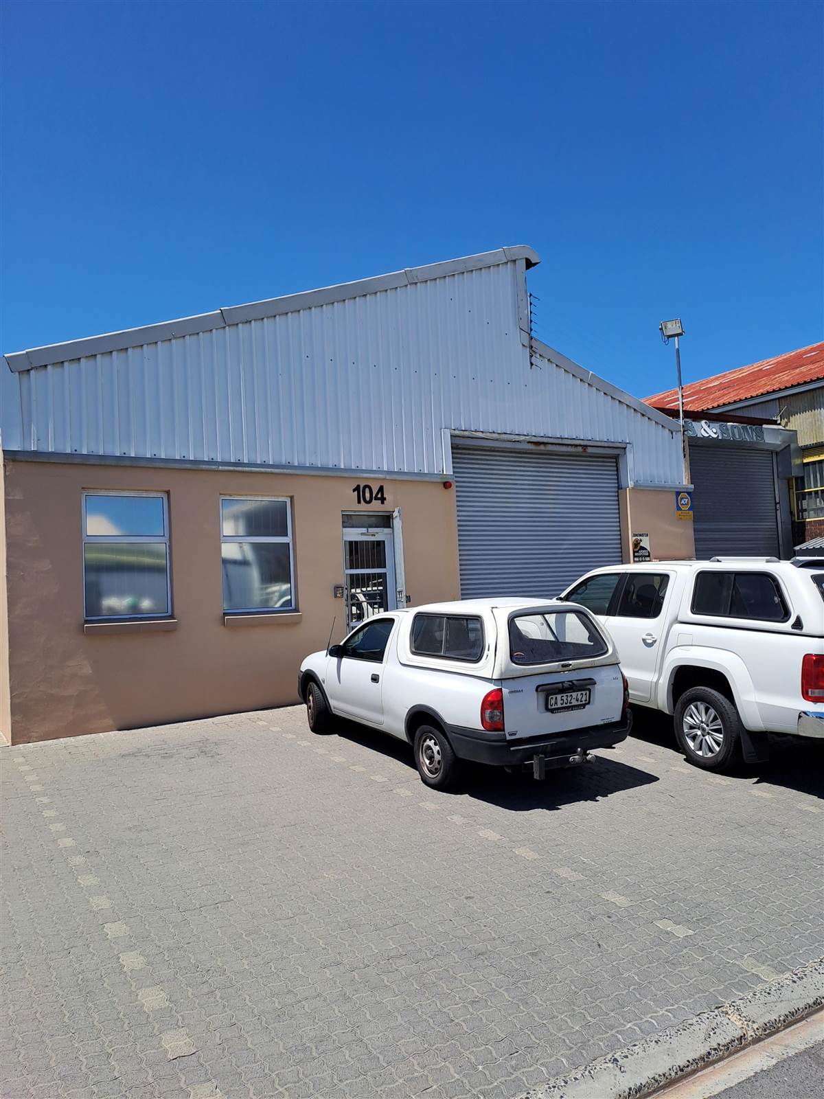 381  m² Industrial space in Beaconvale photo number 1