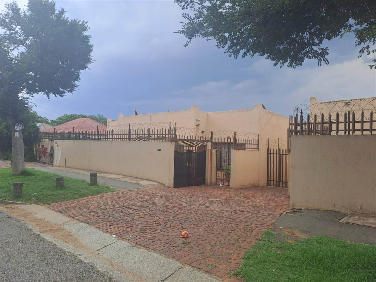 2 Bed Townhouse in Turffontein photo number 20