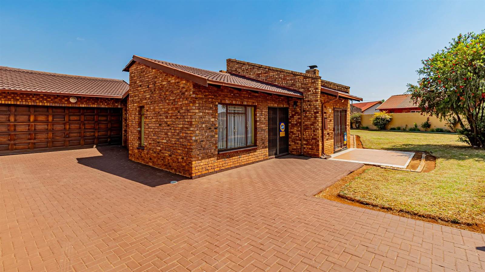 4 Bed House in Katlehong photo number 2