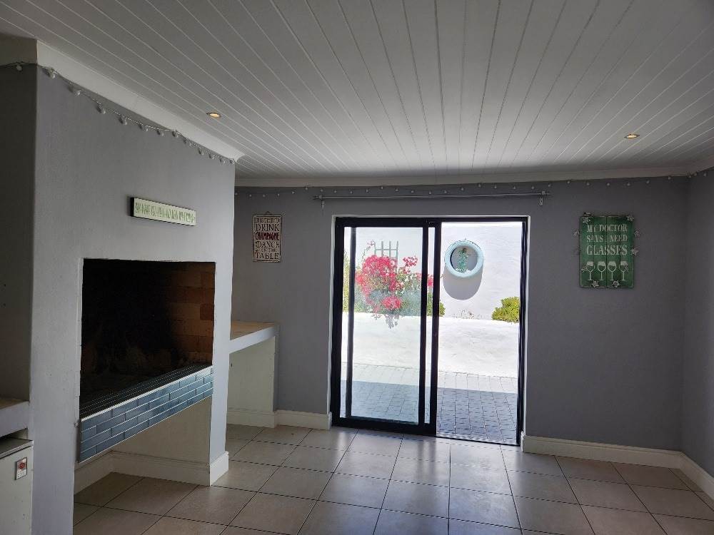 3 Bed House in Yzerfontein photo number 4