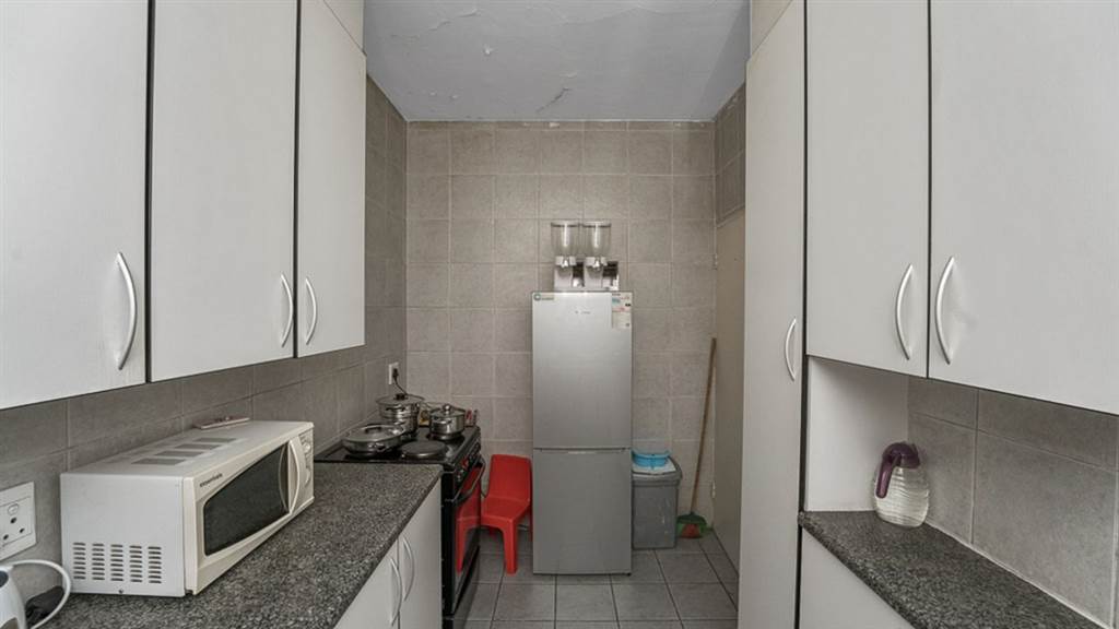 2 Bed Apartment in Bedford Gardens photo number 10