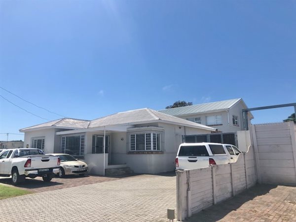 594  m² Commercial space in Newton Park
