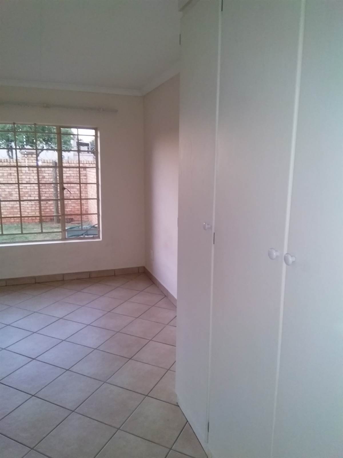 2 Bed Apartment in Sinoville photo number 17