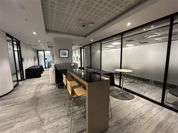 1 350 m² Office Space 1 350 m² Office Space
