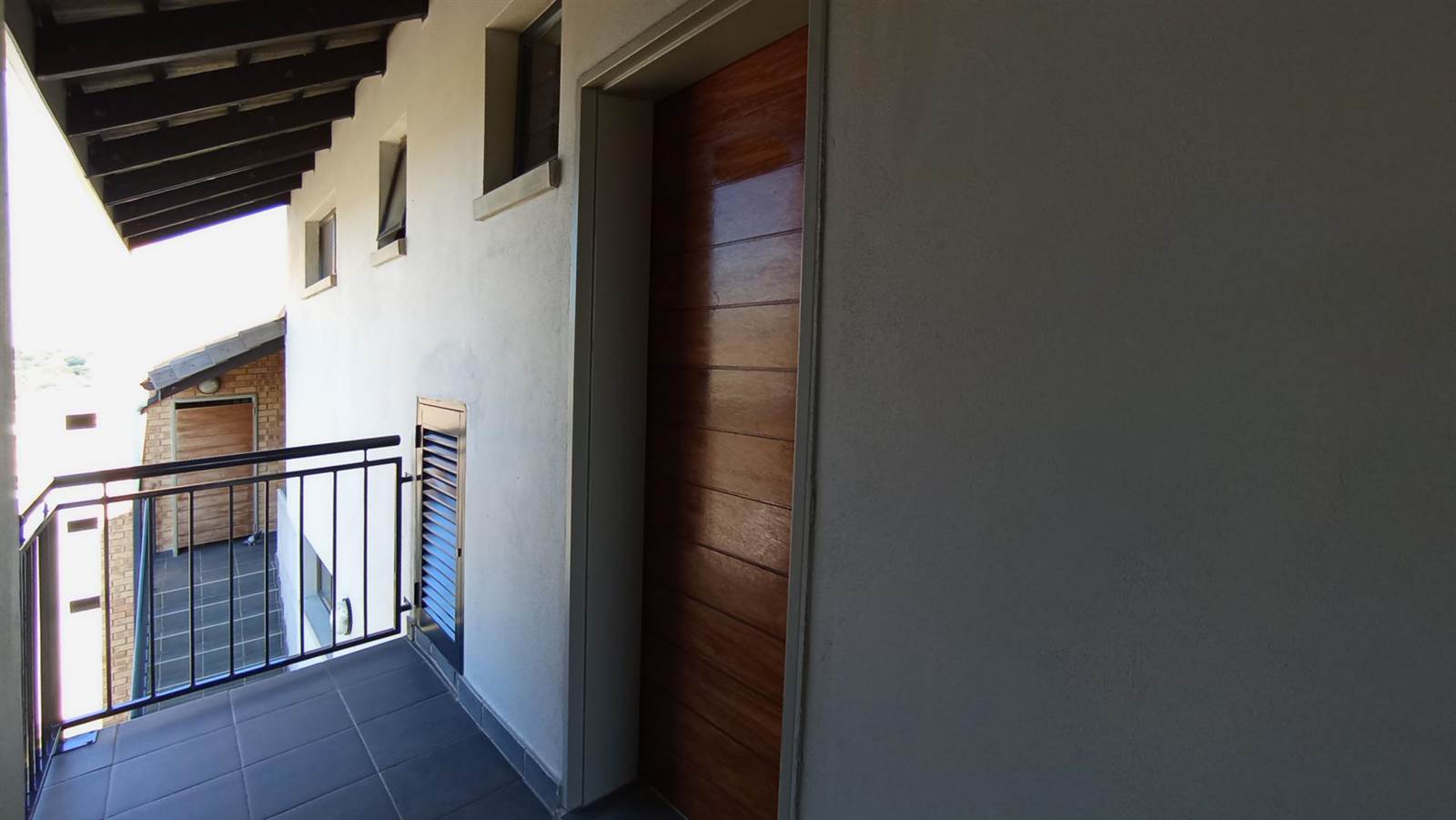 2 Bed Townhouse in Rooihuiskraal North photo number 11