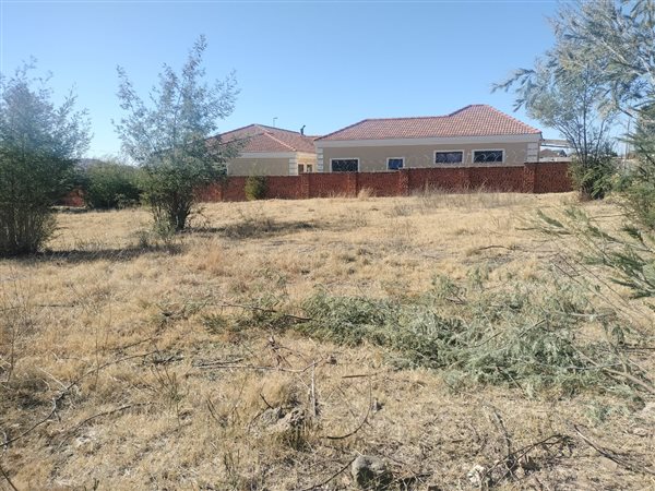 899 m² Land