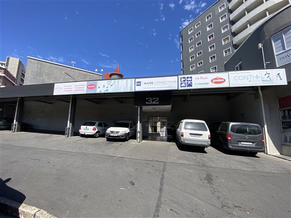 697  m² Retail Space