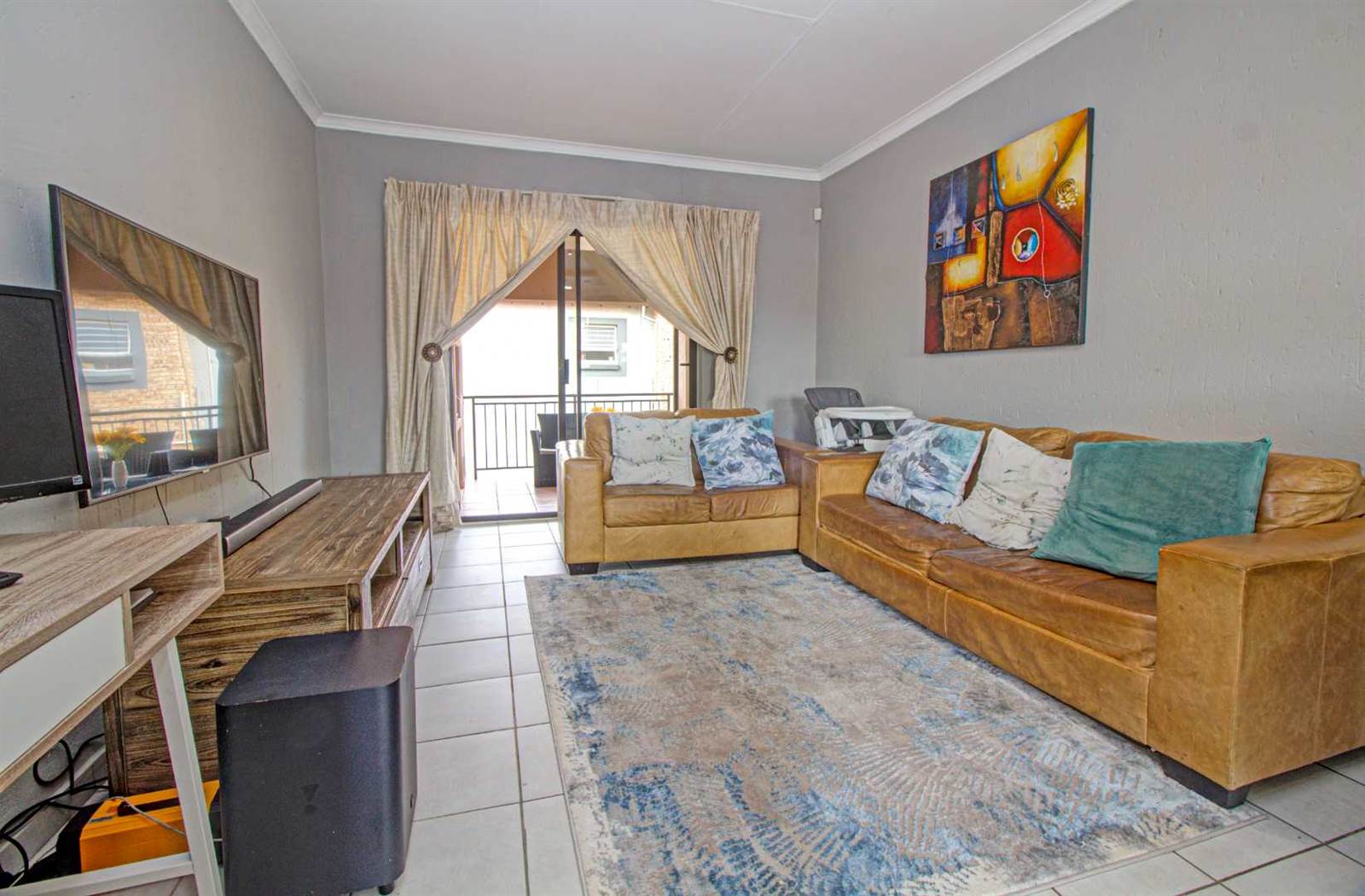3 Bed Apartment in Wilgeheuwel photo number 5