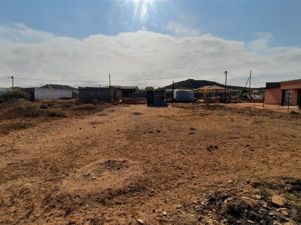 600 m² Land