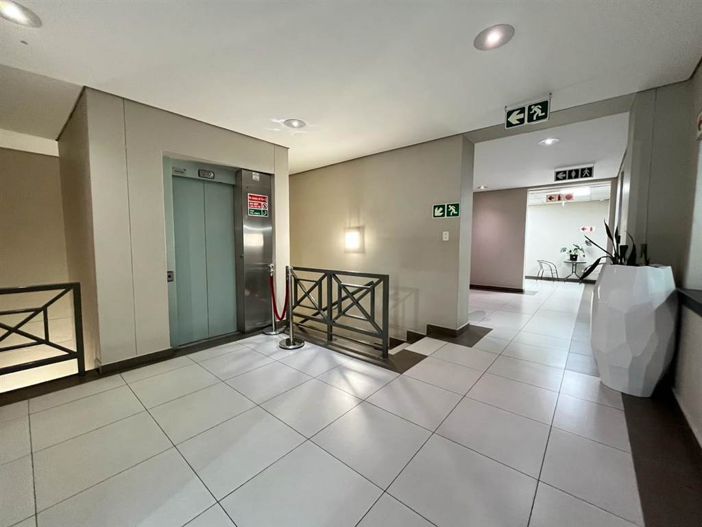 599  m² Commercial space in Fourways photo number 14
