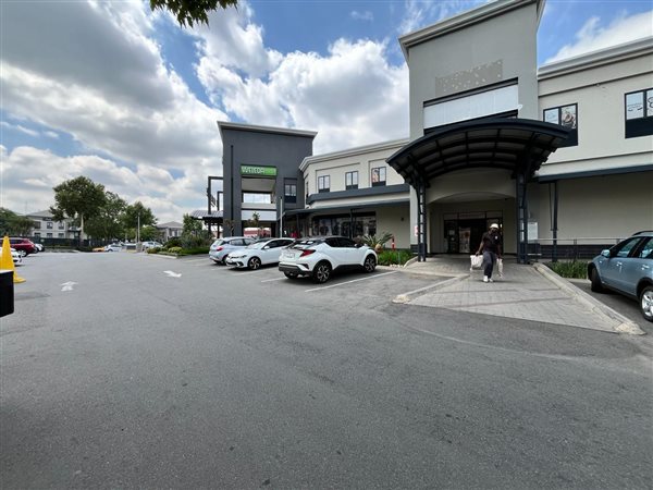 599  m² Commercial space in Fourways