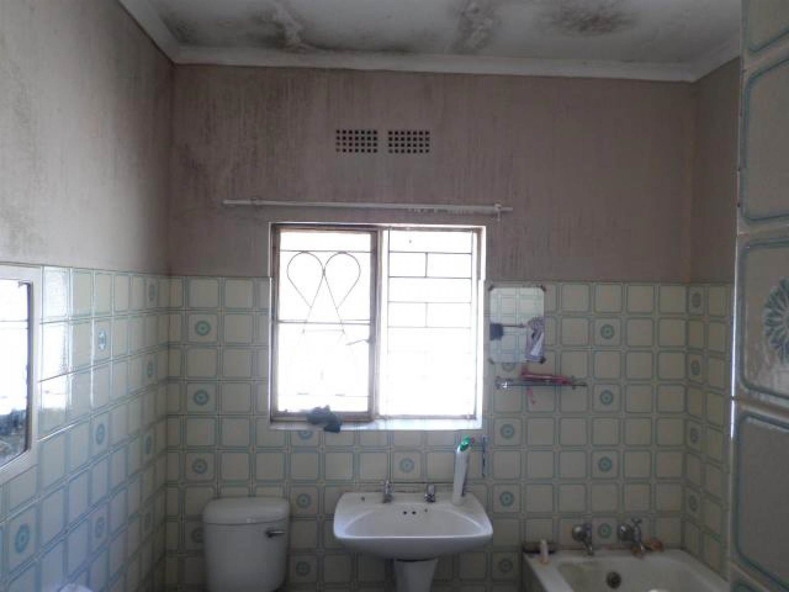 3 Bed House in Ventersdorp photo number 15