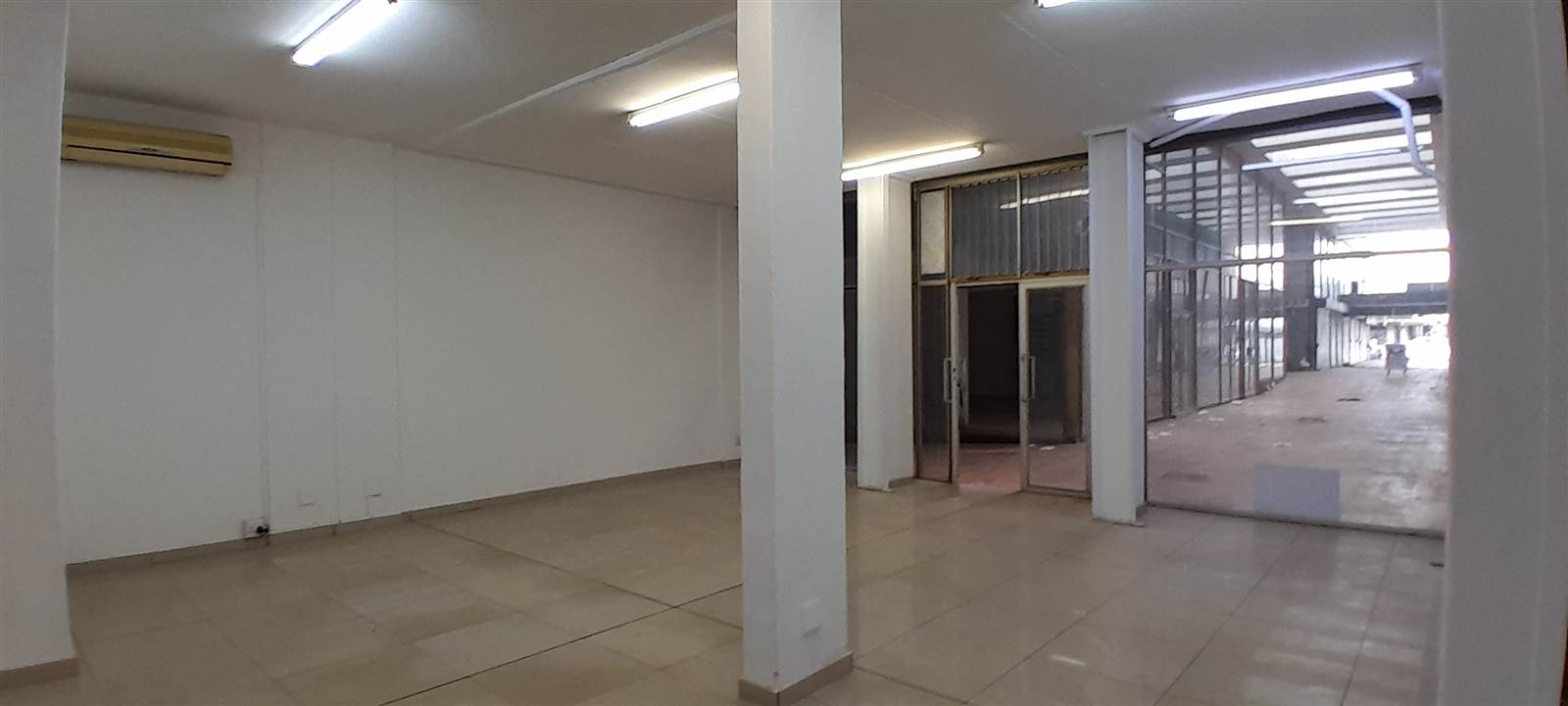 140  m² Commercial space in Rustenburg Central photo number 2