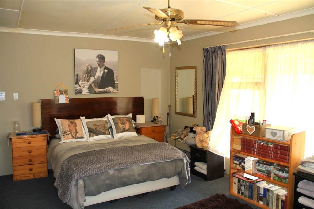 4 Bed House in Villiersdorp photo number 12