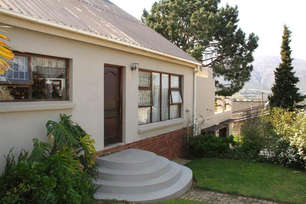 4 Bed House in Villiersdorp photo number 2