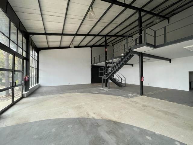 330  m² Commercial space in Louwlardia photo number 17