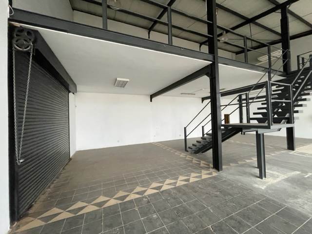 330  m² Commercial space in Louwlardia photo number 15