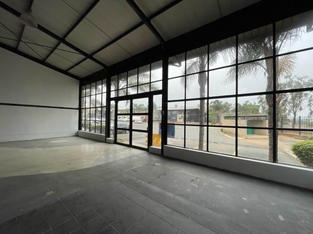 330  m² Commercial space in Louwlardia photo number 12