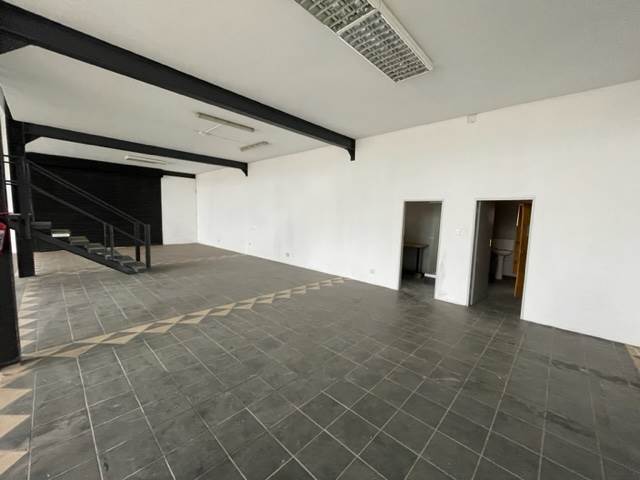 330  m² Commercial space in Louwlardia photo number 18