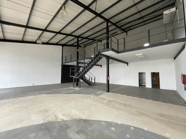 330  m² Commercial space in Louwlardia photo number 16