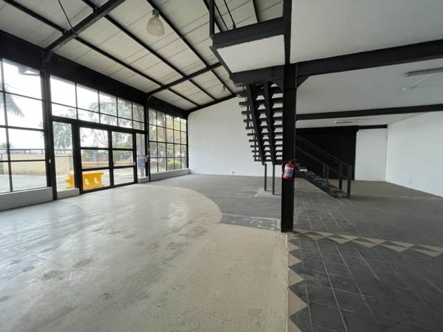 330  m² Commercial space in Louwlardia photo number 19