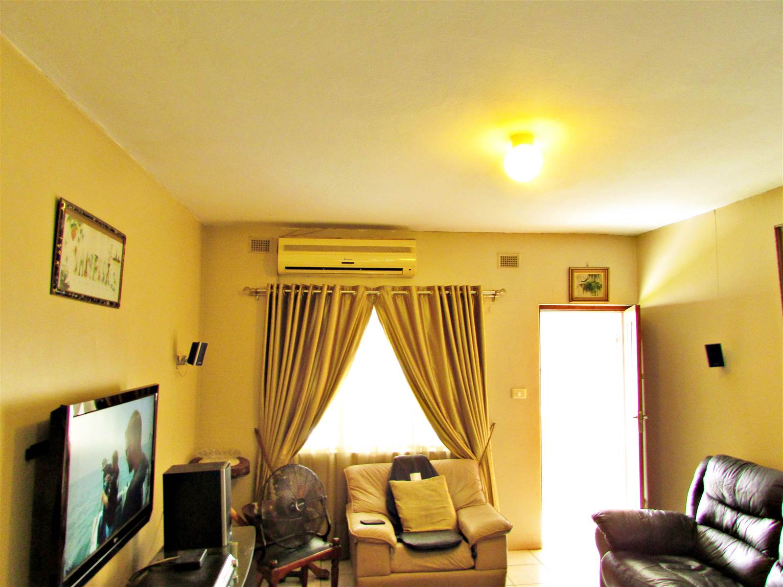 2 Bed Apartment in Tongaat Central photo number 6