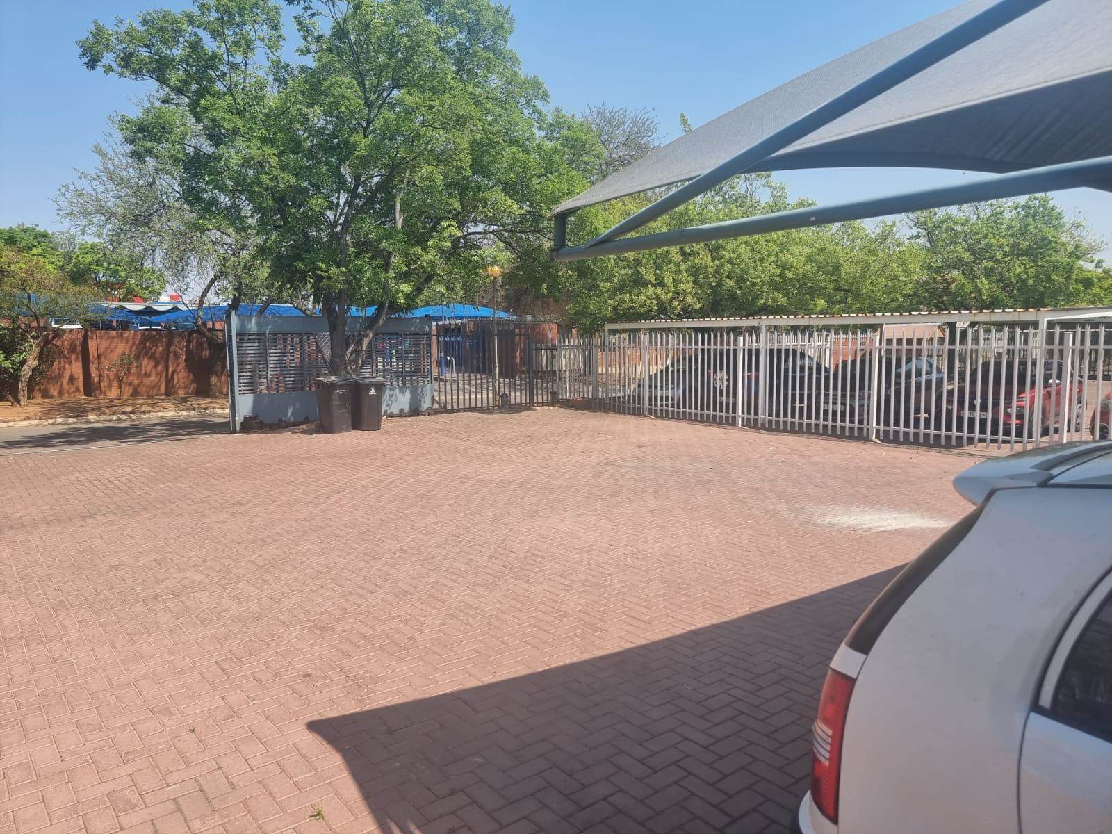 1100  m² Commercial space in Kleinfontein photo number 3