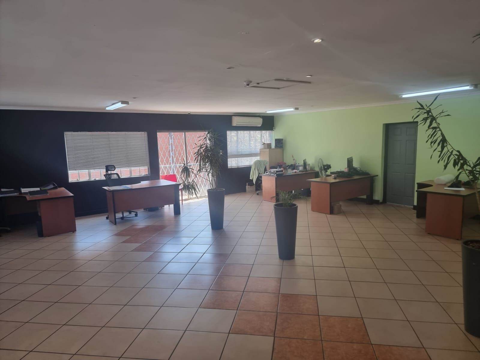 1100  m² Commercial space in Kleinfontein photo number 24