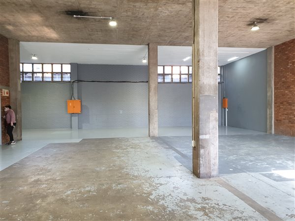 305  m² Industrial space