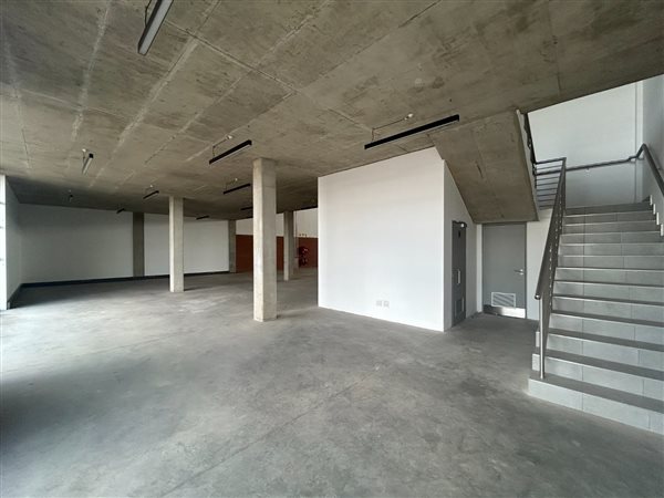 692  m² Industrial space