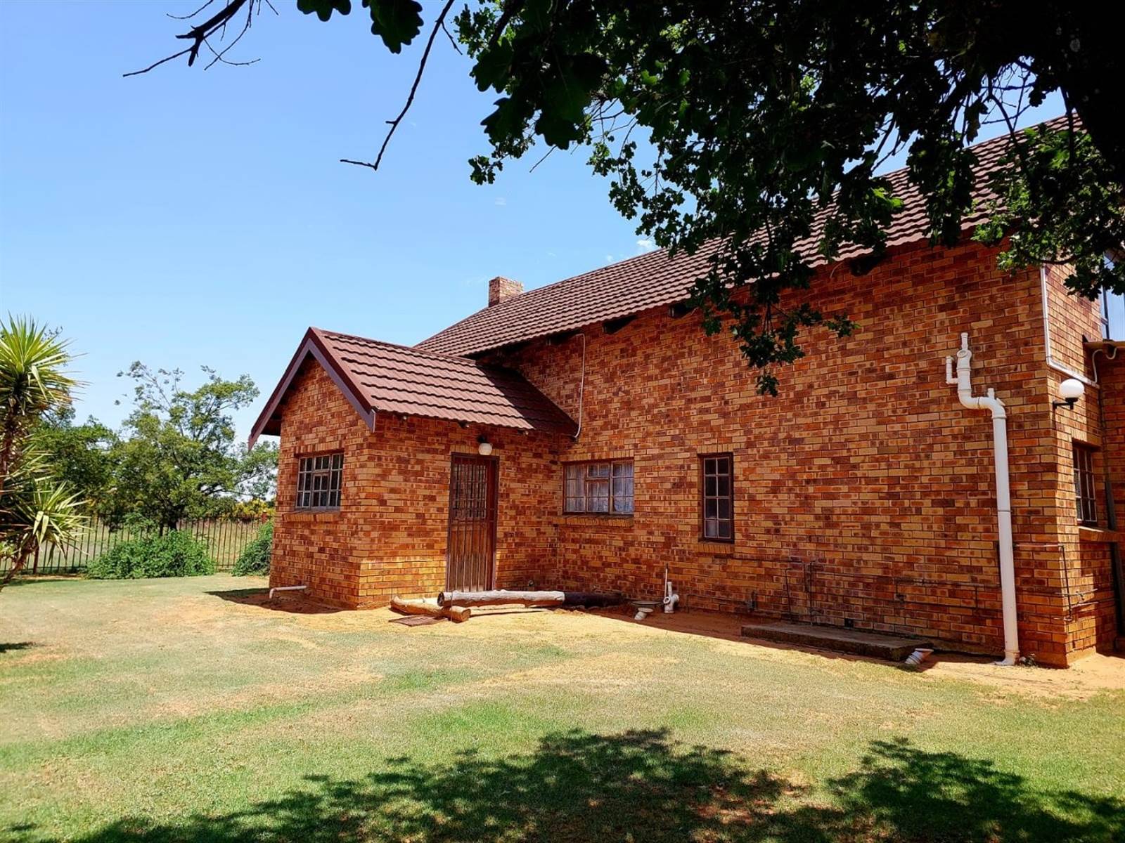3 Bed House in Bloemfontein photo number 10