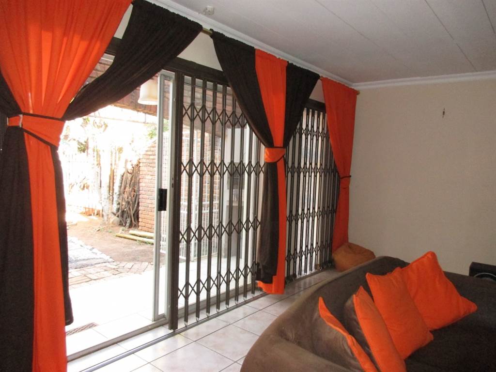 3 Bed Townhouse in Middelburg Central photo number 9
