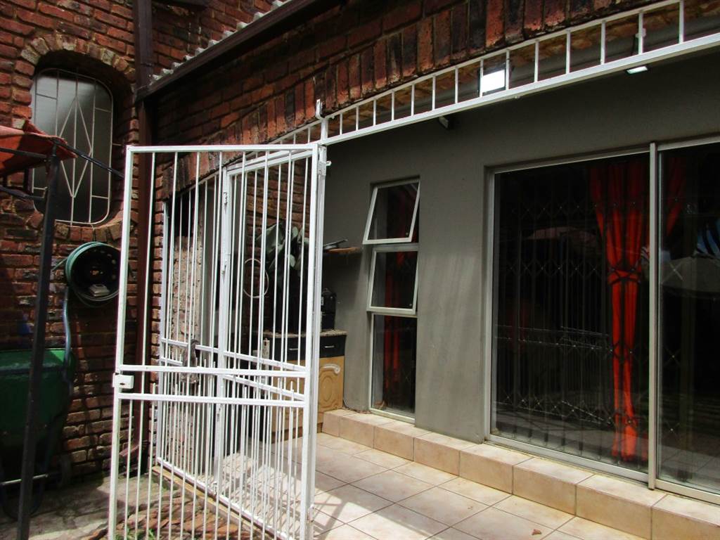 3 Bed Townhouse in Middelburg Central photo number 18