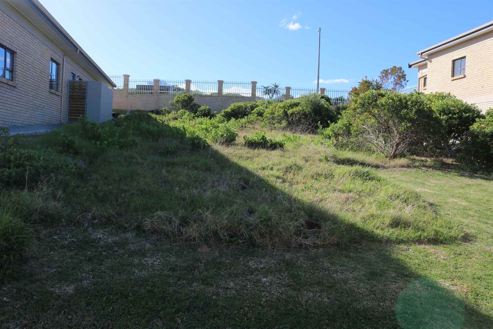 317 m² Land available in Dana Bay photo number 2