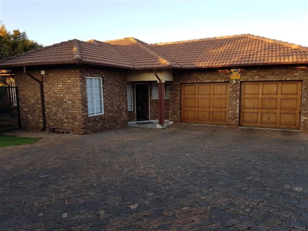 3 Bedroom Townhouse 3 Bedroom Townhouse