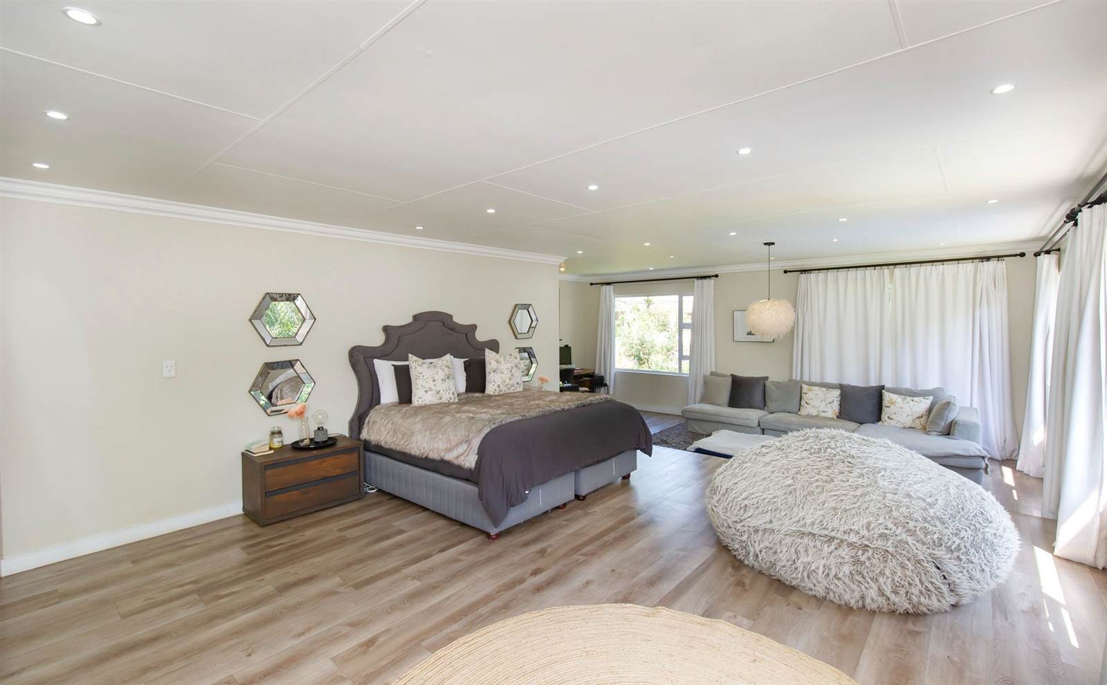 6 Bed House in Rivonia photo number 13