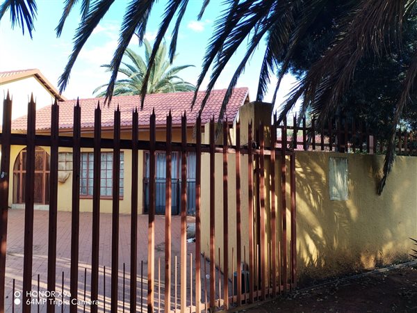 4 Bedroom House 4 Bedroom House