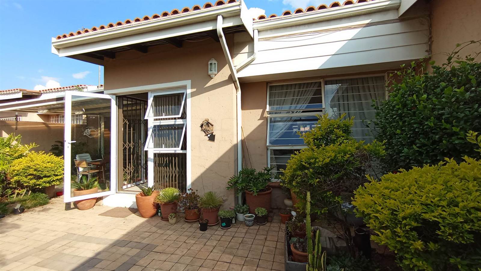 2 Bed Townhouse in Woodmead photo number 16