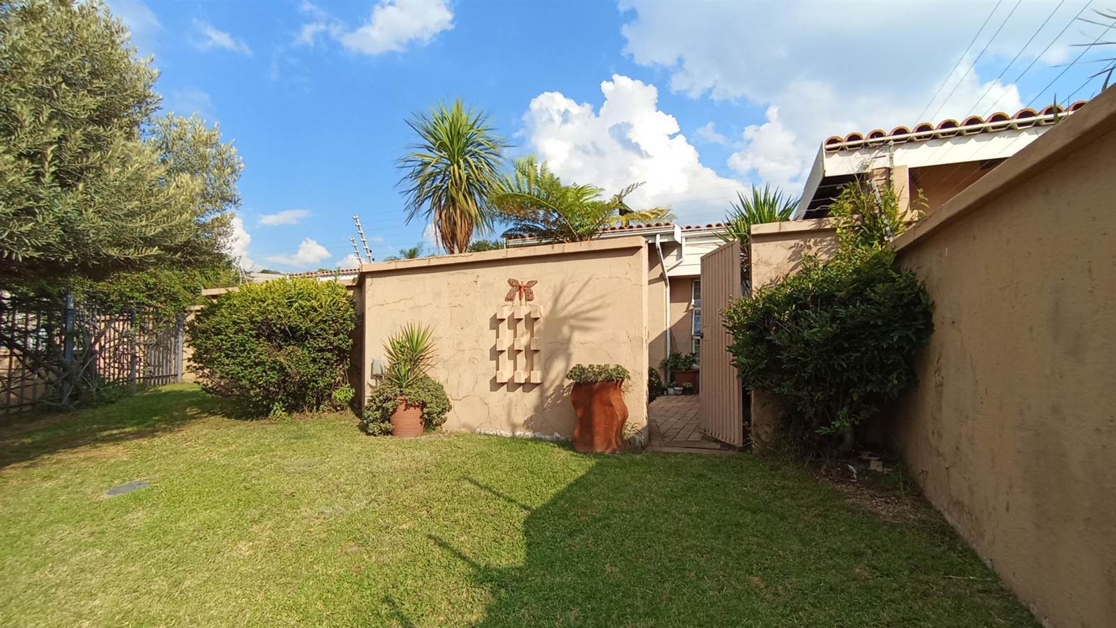2 Bed Townhouse in Woodmead photo number 19