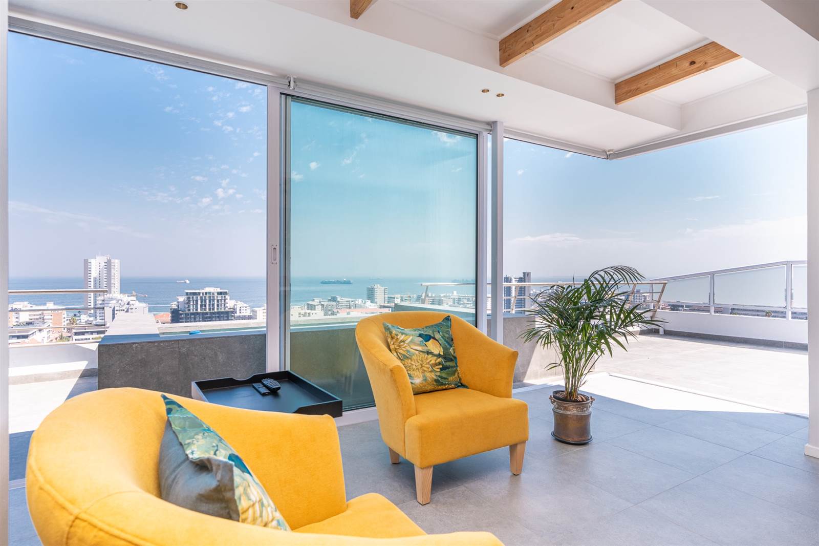 4 Bed Apartment in Fresnaye photo number 7