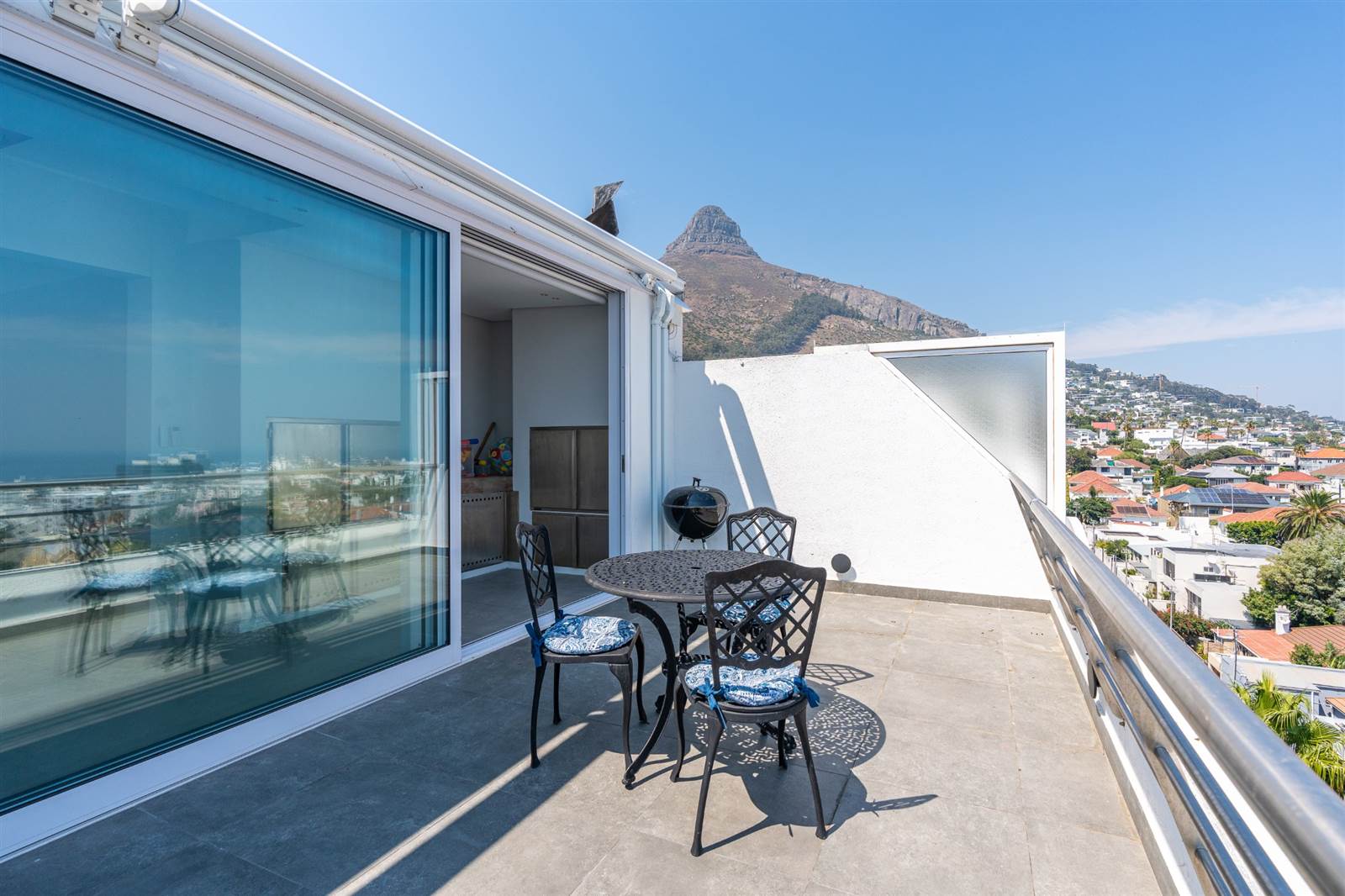 4 Bed Apartment in Fresnaye photo number 4