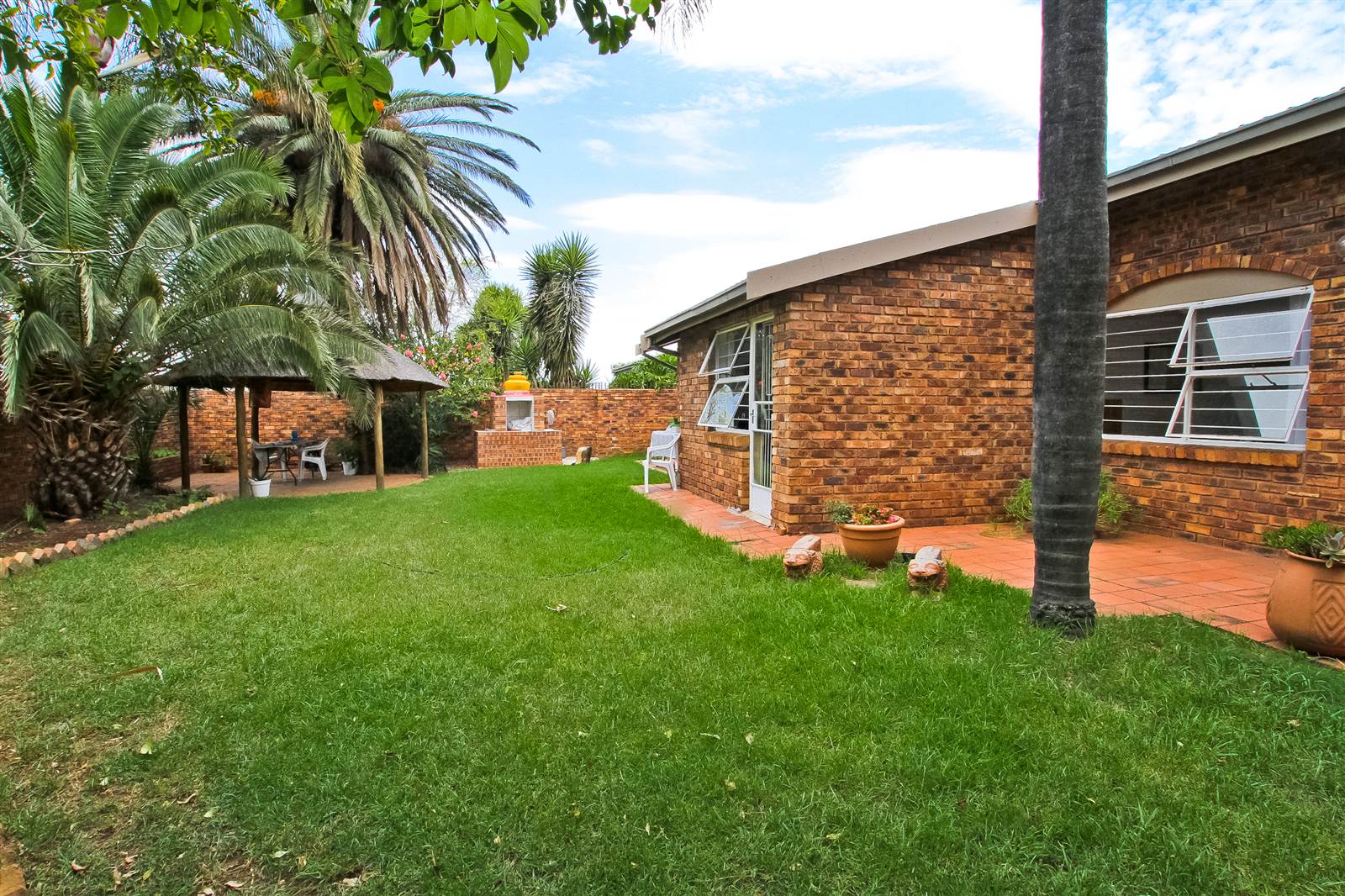 3 Bed Townhouse in Corlett Gardens photo number 18