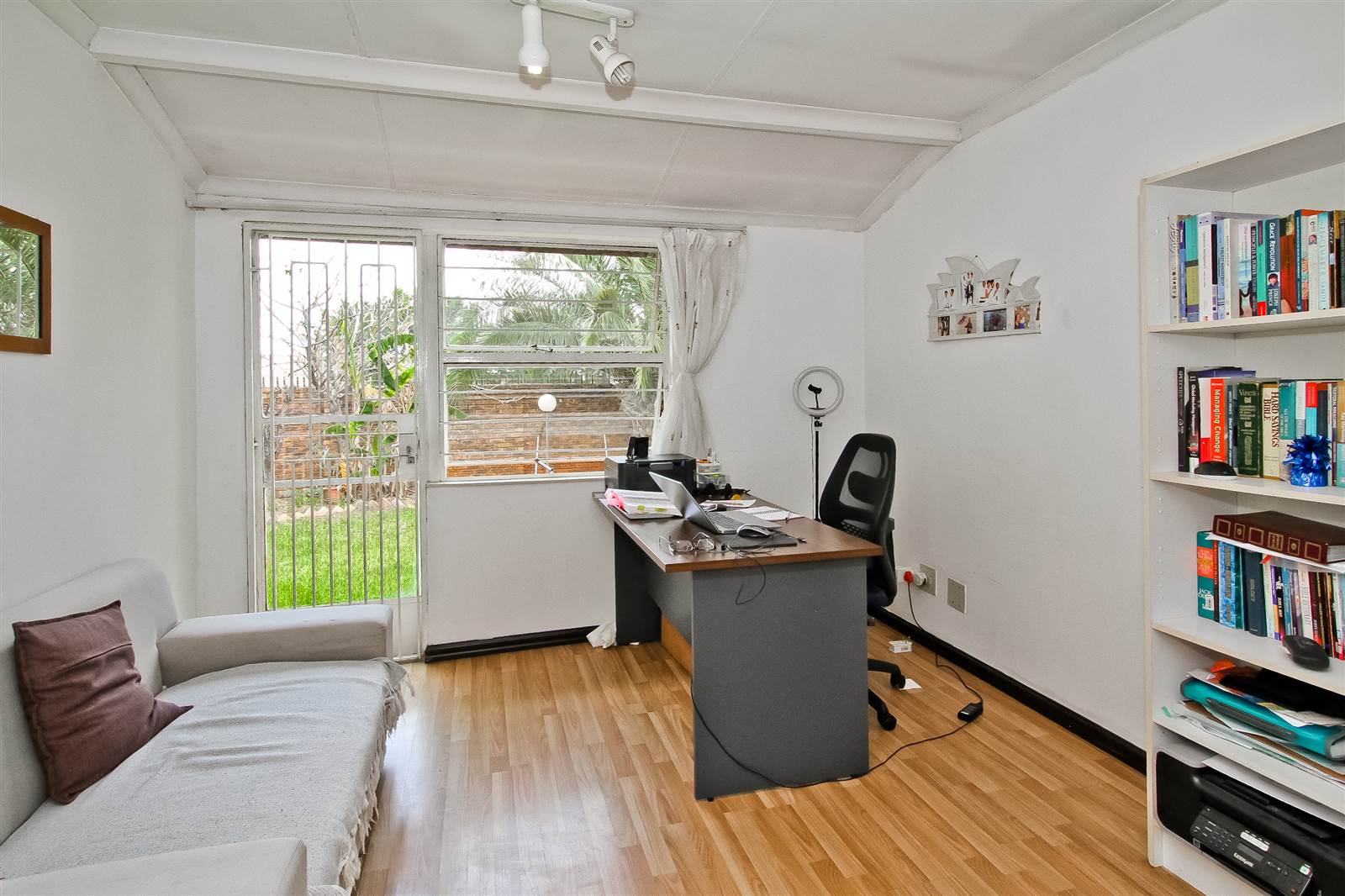 3 Bed Townhouse in Corlett Gardens photo number 9