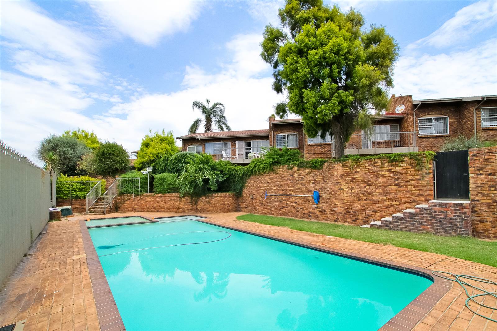 3 Bed Townhouse in Corlett Gardens photo number 22