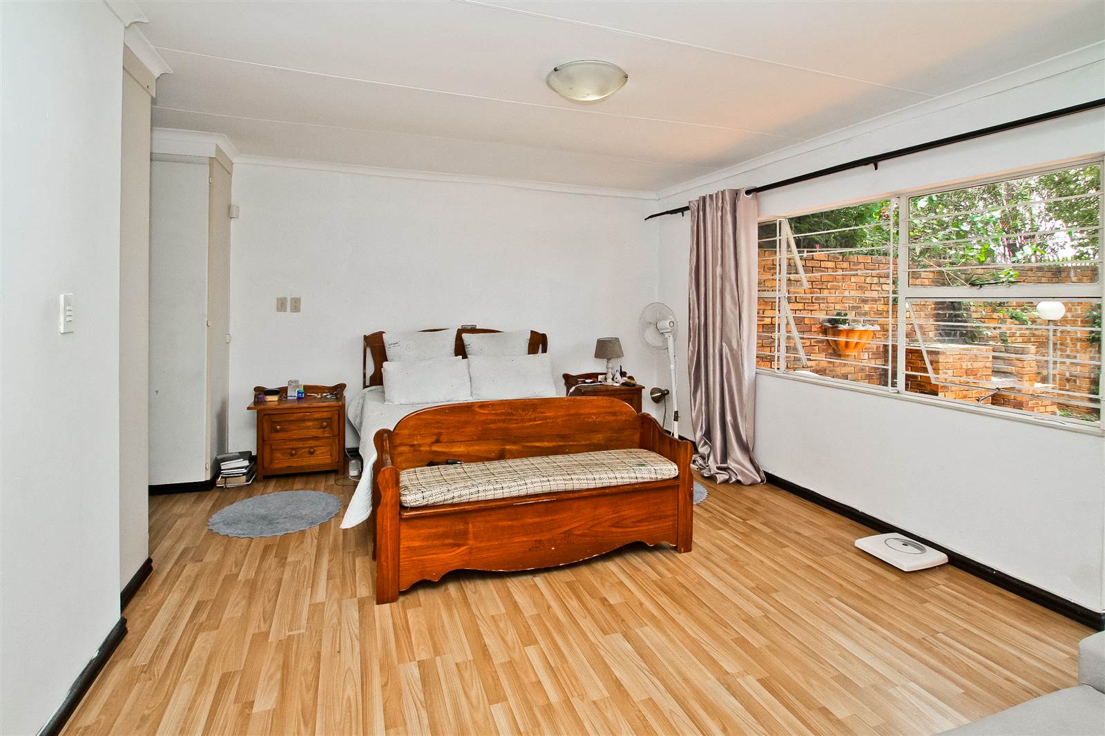 3 Bed Townhouse in Corlett Gardens photo number 11