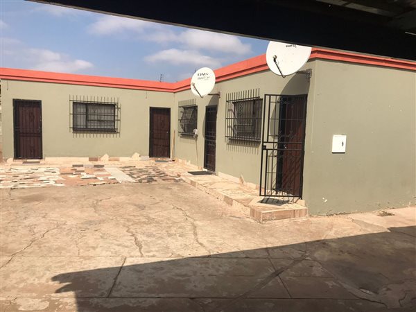 4 Bed House in Randfontein Central