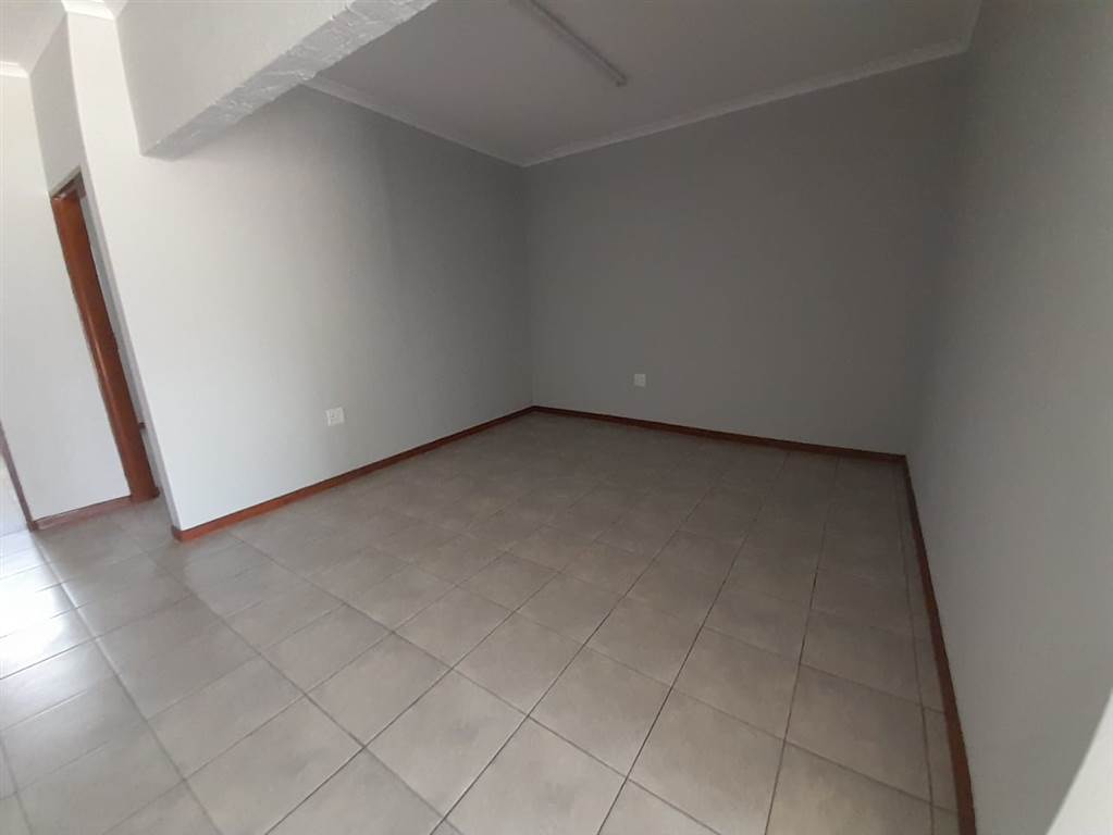 136  m² Commercial space in Lydenburg photo number 3