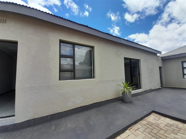 136  m² Commercial space in Lydenburg